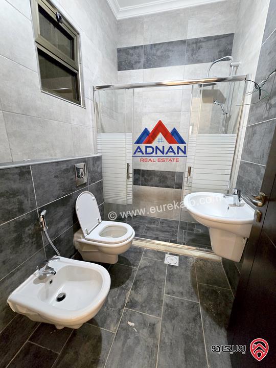 شقة طابق ثاني مساحة 180م فارغة جديدة للإيجار في عمان - أم أذينة