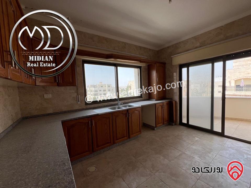 شقة فارغة للايجار في عمان - الصويفية مساحة 150م طابق ثالث تشطيبات سوبر ديلوكس اطلالة رائعة بسعر مميز