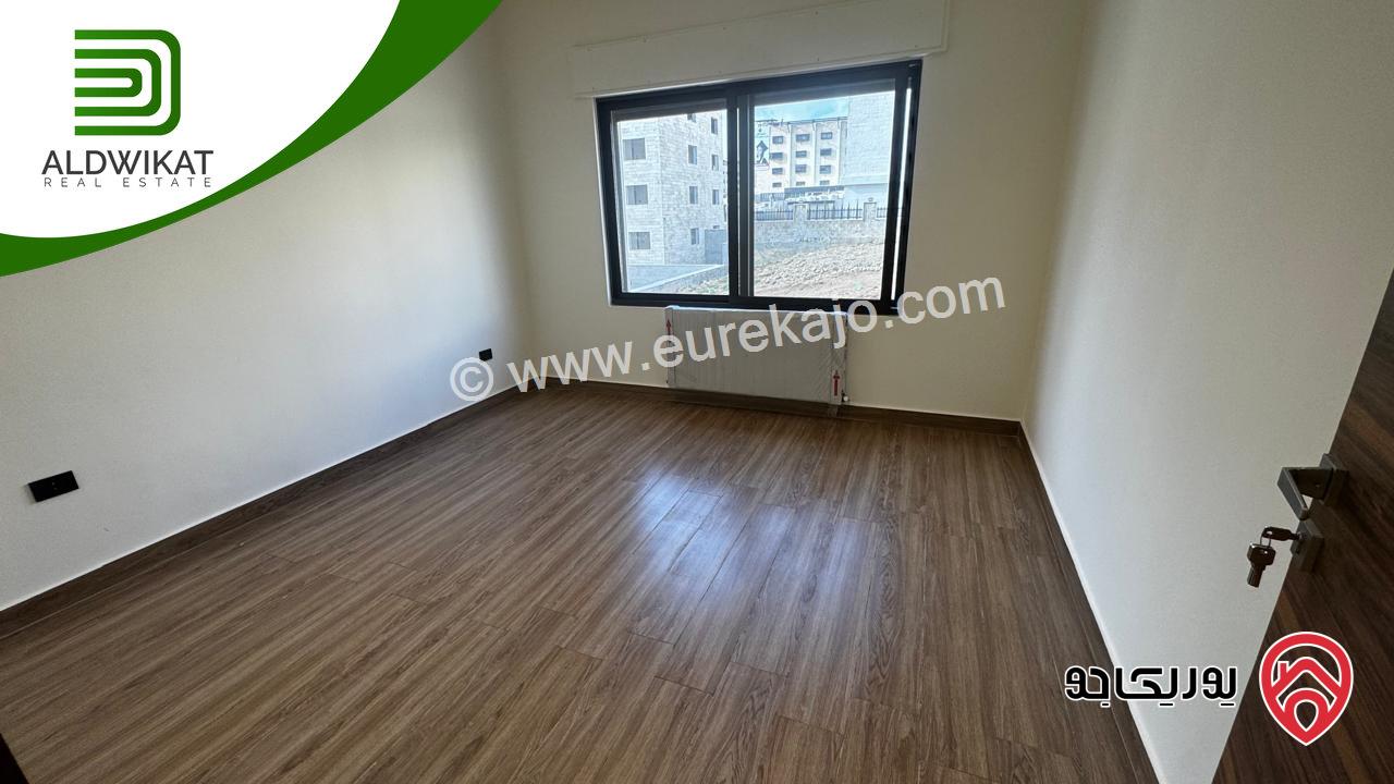 شقة ارضية للبيع في عمان - خلدا مساحة البناء 250 م والترس 80م موقع مميز واطلالة