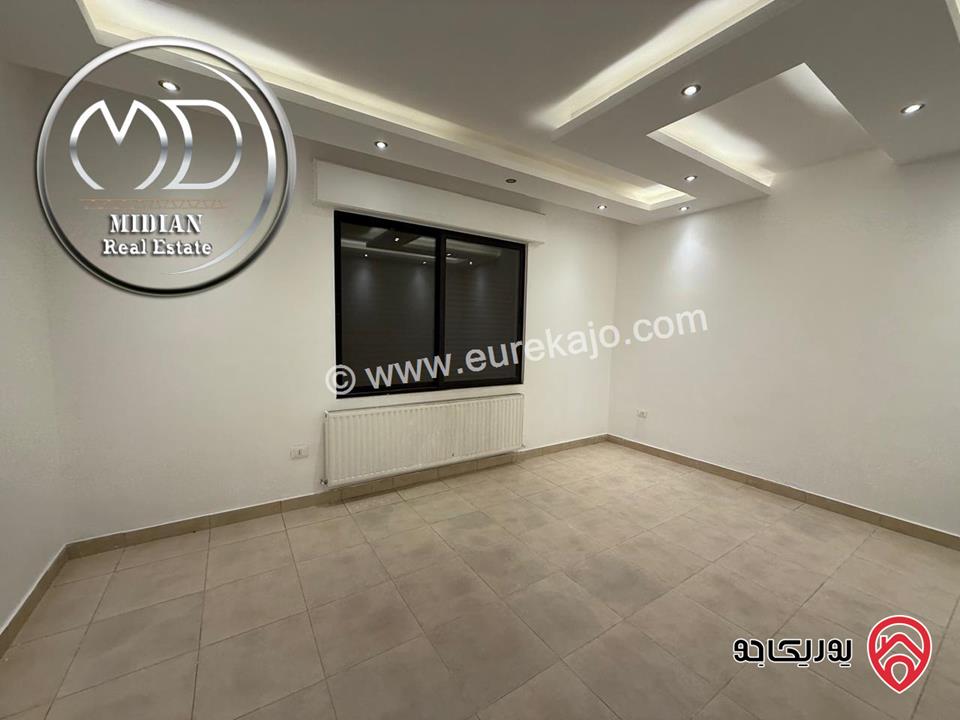 شقة شبه ارضي فارغة للايجار في عمان - خلدا العوجانية مساحة 250م 4 نوم مع تراسات و حدائق تشطيبات و ديكورات فاخرة