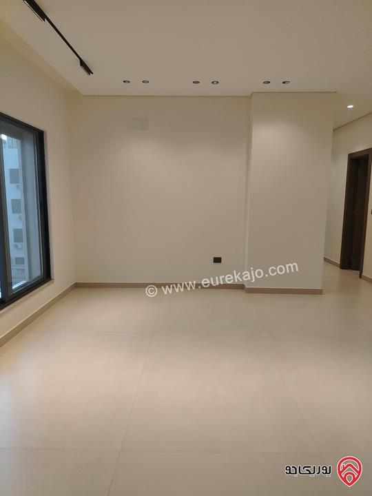 شقة أرضية مساحة 155م وترس 60م للبيع في عمان - دير غبار 