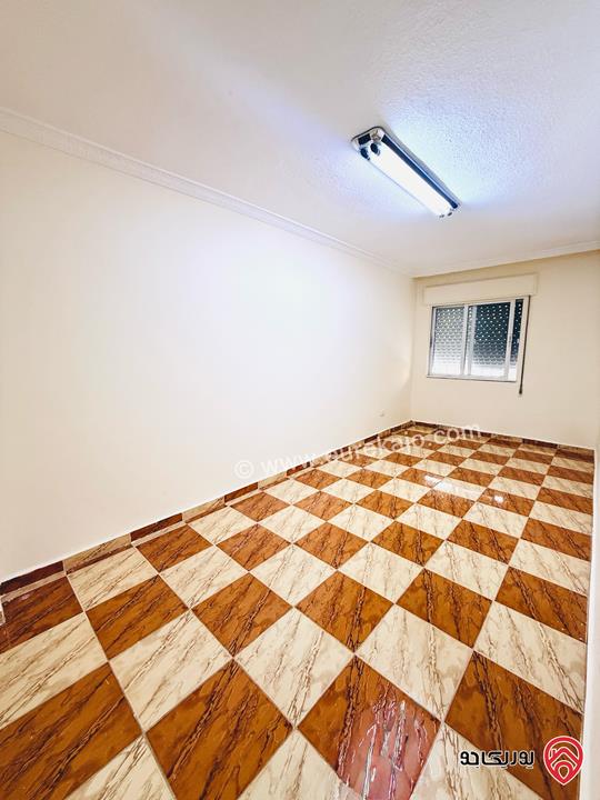 شقة شبه ارضية مساحة 120م داخلي و 100م خارجي للبيع في عمان - طبربور 