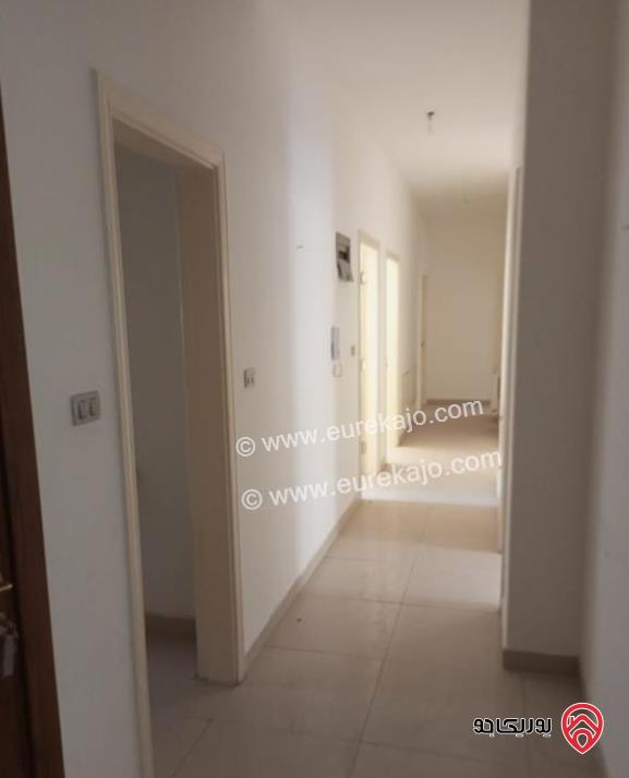 شقة طابق تسوية مساحة 221م بالاضافة الى ترس خارجي مساحة 80م للايجار في عمان - الرابية