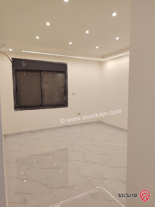 شقة جديدة ارضي مساحة 120م +70م ترس في عمان - المقابلين ش. الحرية