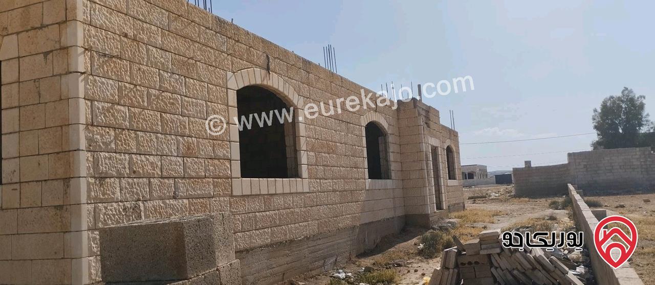 بيت عظم مساحة 285م على أرض 1 دونم للبيع في المفرق