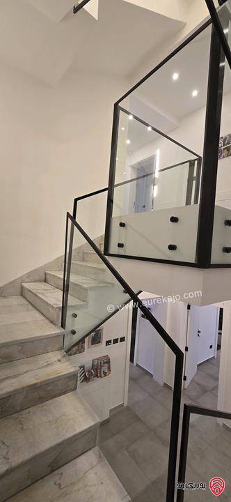 شقة تربلكس مساحة 469م داخلي و 150م خارجي للبيع في عمان - عبدون