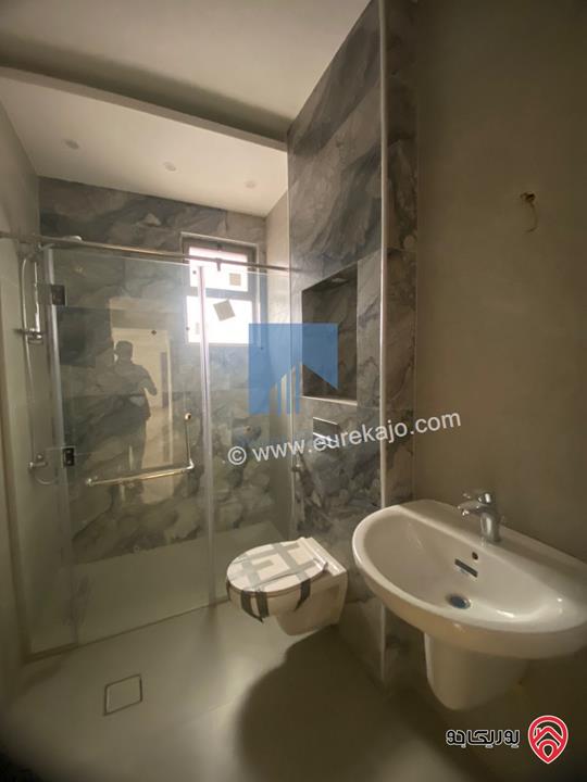 شقة فاخرة للبيع في عمان - أم أذينة قرب أبراج السادس طابق ثاني 162م تشطيب سوبر ديلوكس لم تسكن