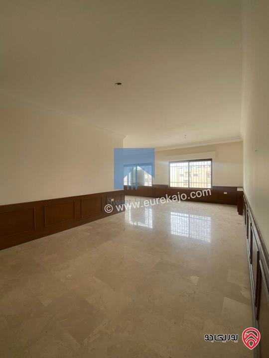 شقة مميزة للبيع في عمان - الرابية طابق ثالث 200م مع روف 100م تشطيب سوبر ديلوكس