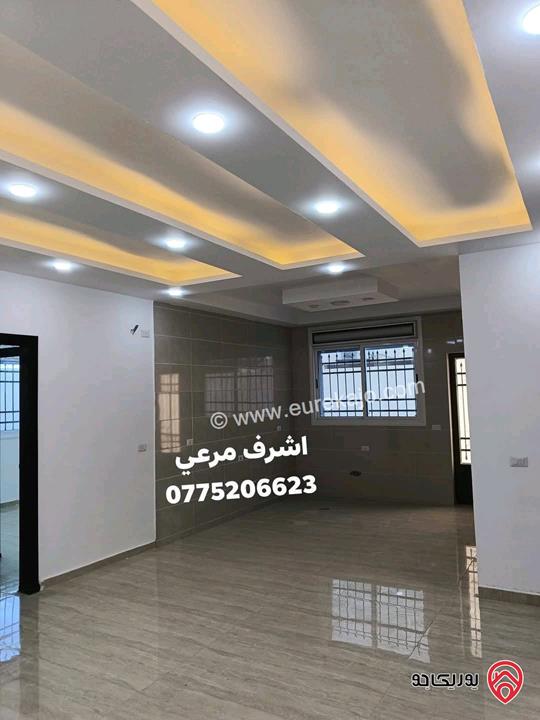 شقة طابق ارضي فخمة مساحة 135م للبيع في الزرقاء الجديدة