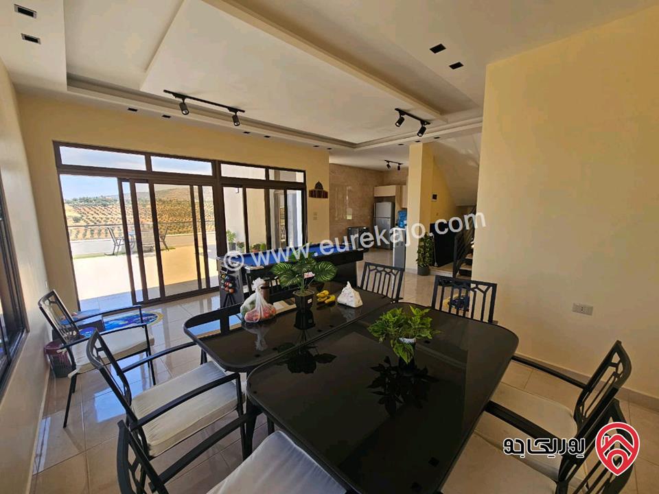 فيلا مساحة 700م على أرض 3 دونم و 512م للبيع في السلط