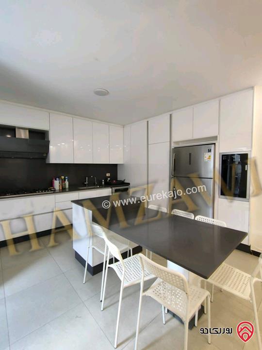 شقة مفروشة طابق ارضي مساحة 195م داخلي و 150م خارجي للايجار في عمان - طريق المطار 