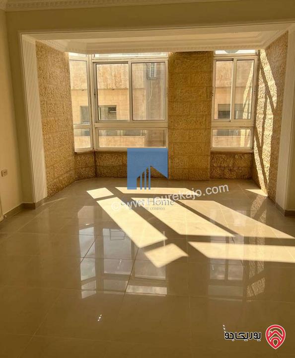شقة مميزة طابق ثالث 215م تشطيب سوبر ديلوكس بسعر مغري للبيع في عمان - أم السماق
