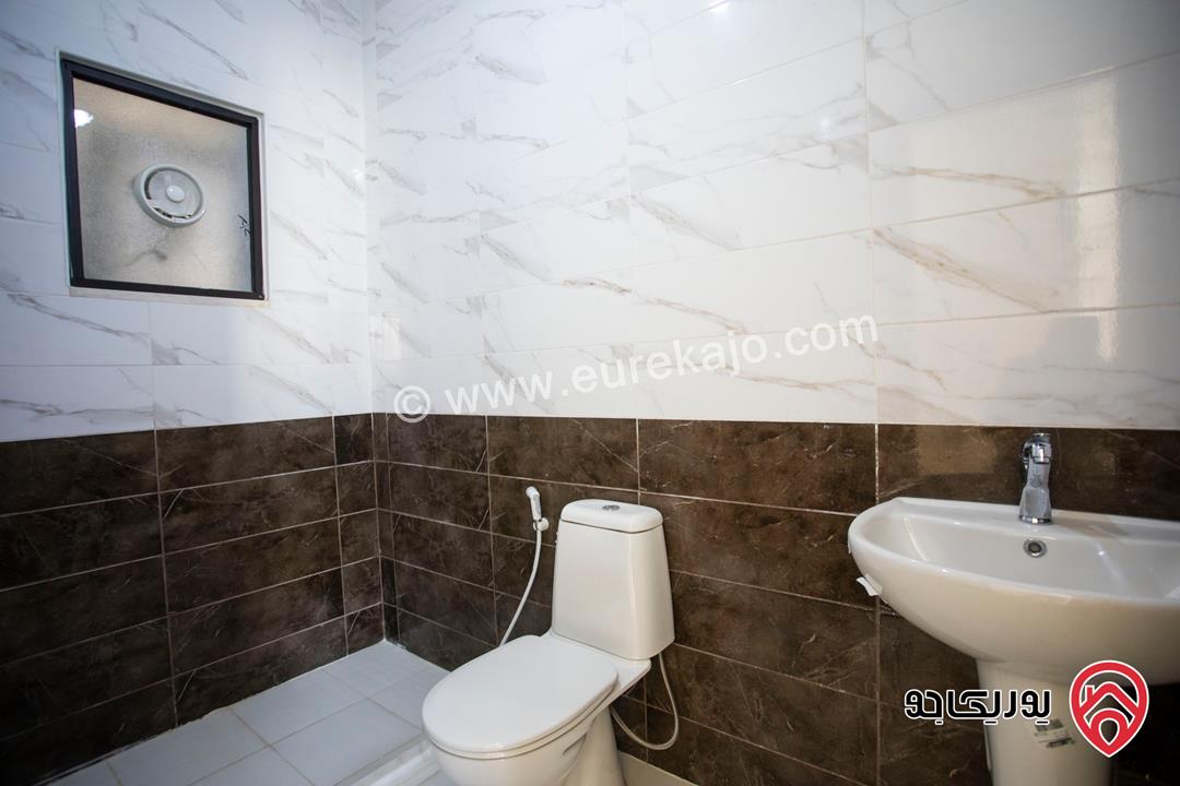 شقة طابق ثالث مع روف مساحة 135م للبيع في عمان - ابو علندا 