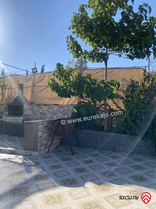 مزرعة مساحة الأرض 5 دونم و 150م عليها بناء 200م للبيع في المفرق