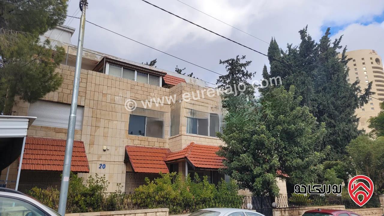 فيلا طابقين مساحة الارض 546م والبناء 450م للبيع في عمان - الدوار الثالث خلف وزراة السياحة   