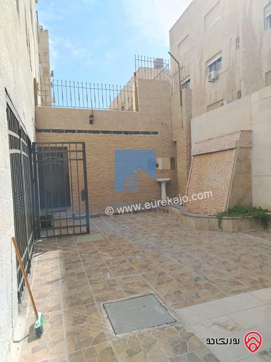 شقة مميزة للبيع في أم أذينة  - خلف وزارة البيئة 200م مع حديقة وترسات 100م بسعر مغري