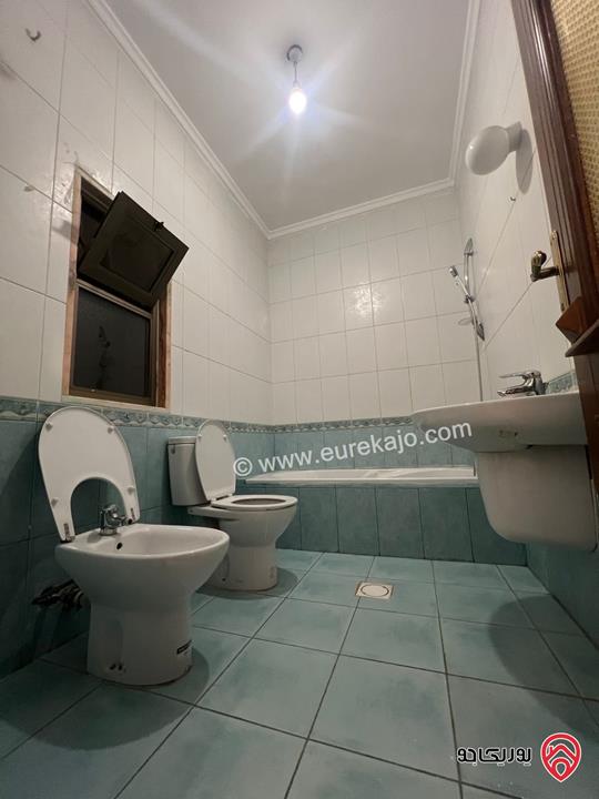 شقة طابق ثالث مساحة 300م للايجار في عمان - ام اذينة