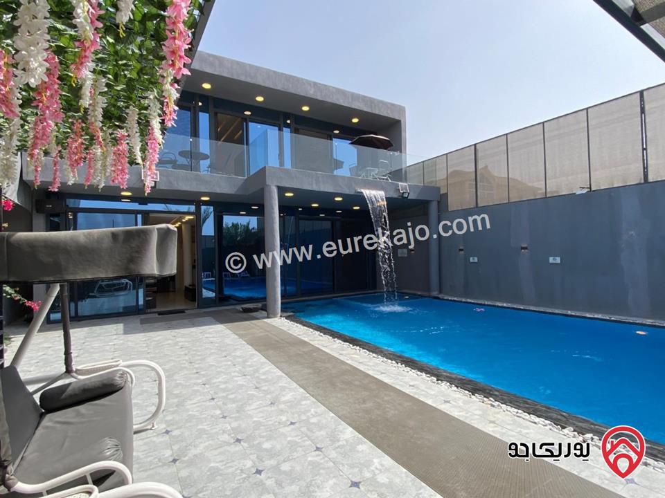 شاليه مفروش و مميز مساحة الأرض 288م والبناء 190م للبيع في البحر الميت 