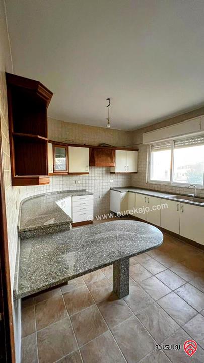 شقة مساحة 320م طابقية للايجار في عمان - الرابية