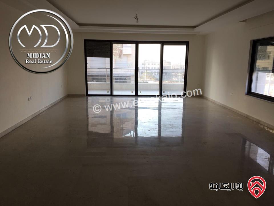 شقة شبه ارضي جديدة للبيع في عمان - ام السماق مساحة 200م مع ترس و حديقة 200م تشطيبات ديكورات سوبر ديلوكس بسعر مميز