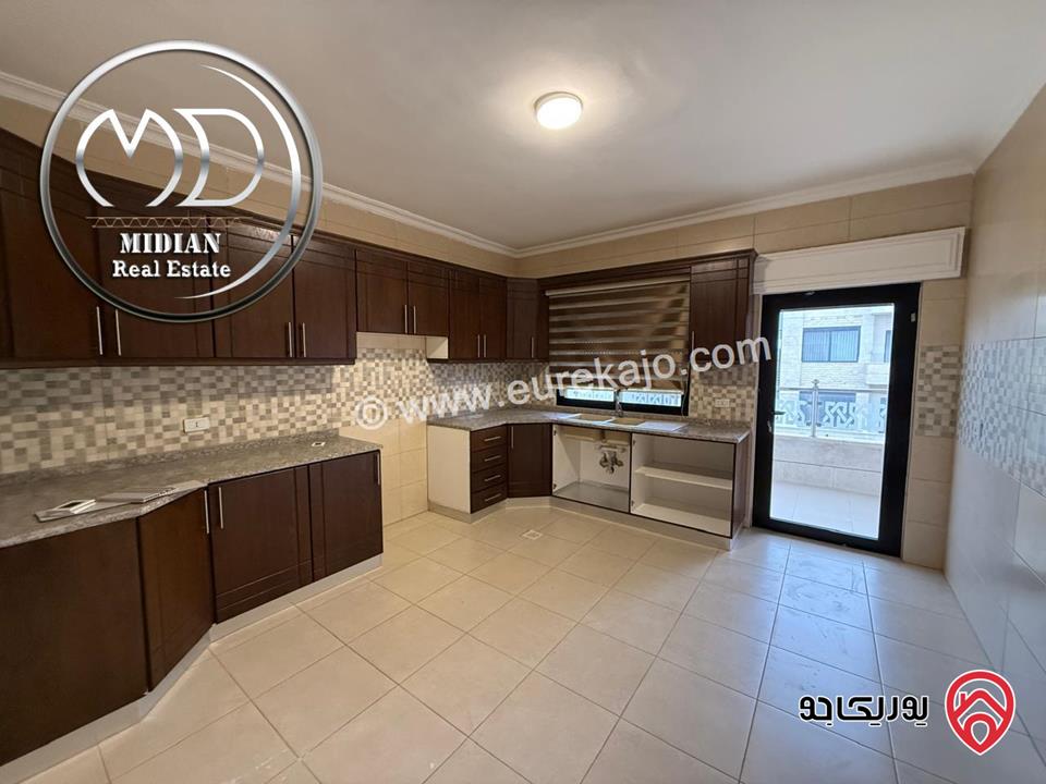 شقق فارغة للايجار في عمان - الكرسي مساحة 210م تشطيبات و ديكورات سوبر ديلوكس اطلالة جميلة بسعر مميز