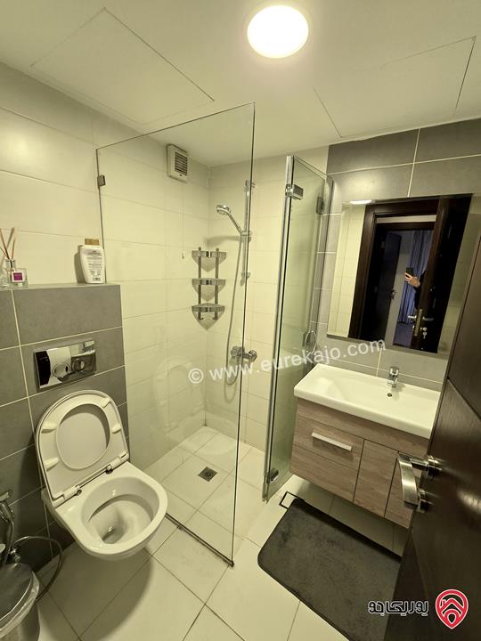 شقة فخمة مفروشة بالكامل مساحة 100م للإيجار السنوي في عمان - عبدون