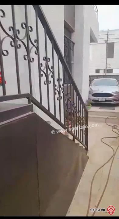 فيلا دوبلكس مساحة البناء 770م مساحة الارض 460م للبيع في عمان - البنيات