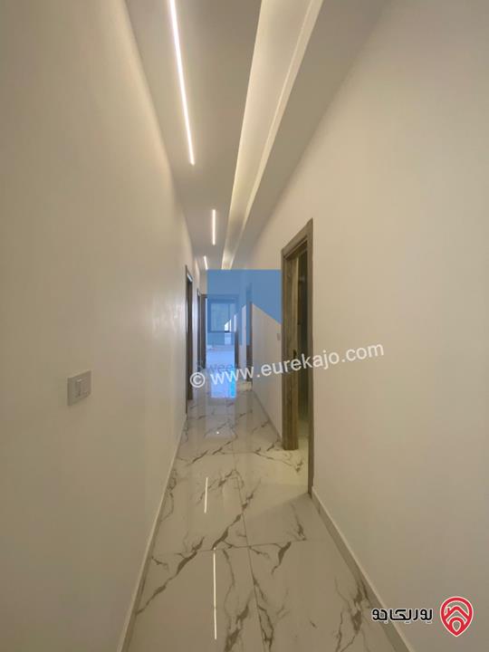 شقة أرضية فاخرة للبيع في عمان - خلدا قرب إشارة البنك العربي ومركز زها 220م مع ترس 50م لم تسكن