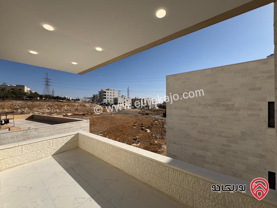 شقة طابق ثالث دوبلكس مساحة 212م مع تراس خارجي 40م للبيع في عمان - البنيات 