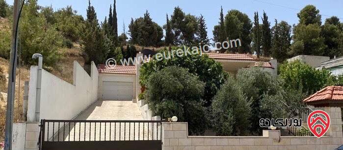 فيلا مساحة 620م مع مسبح على أرض 1200م للبيع في الحّمر