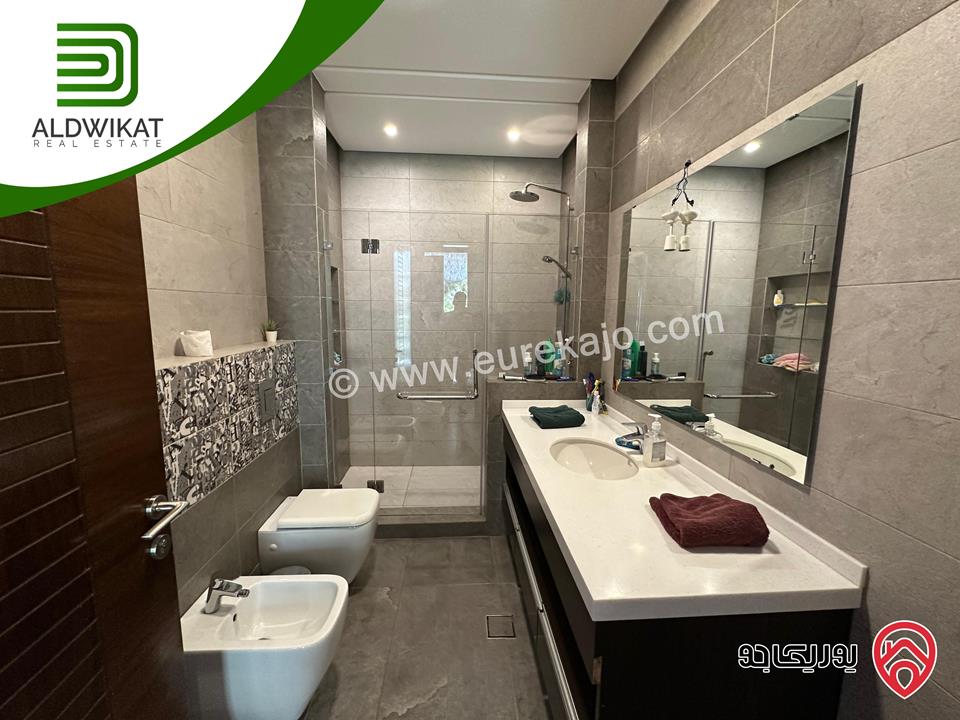 فيلا مستقلة مساحة الارض 985م ومساحة البناء 1200م ومساحة الحديقة 400م ومساحة الترس 200م ذات موقع واطلالة مميزة للبيع في عمان - بدر الجديدة