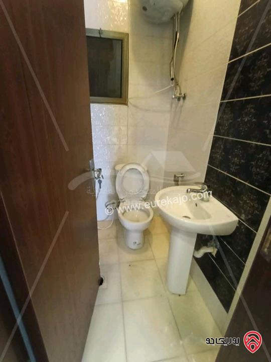 شقة فارغة مساحة 375م طابق ثالث للايجار في عمان - خلدا