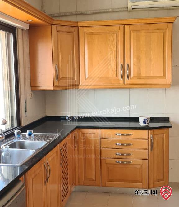 شقة مميزة طابق ثالث مساحة 240م للبيع في عمان - الكرسي