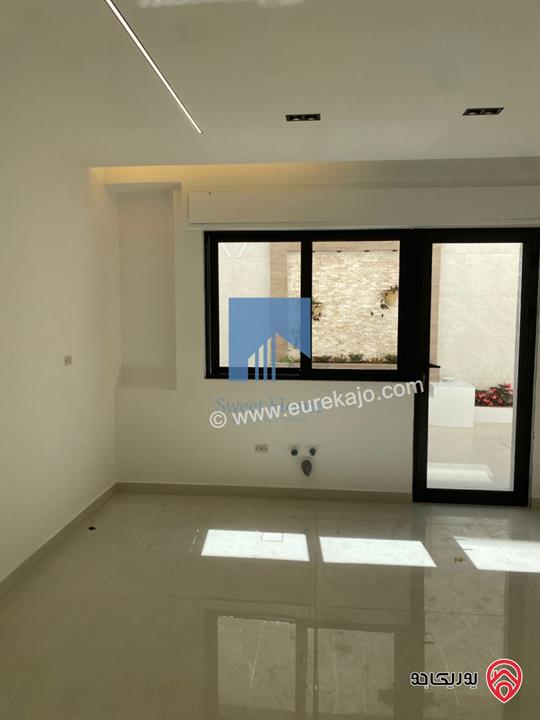 شقة فاخرة للبيع في عمان - أم أذينة قرب أبراج السادس 200م مع حديقة وترسات 250م لم تسكن