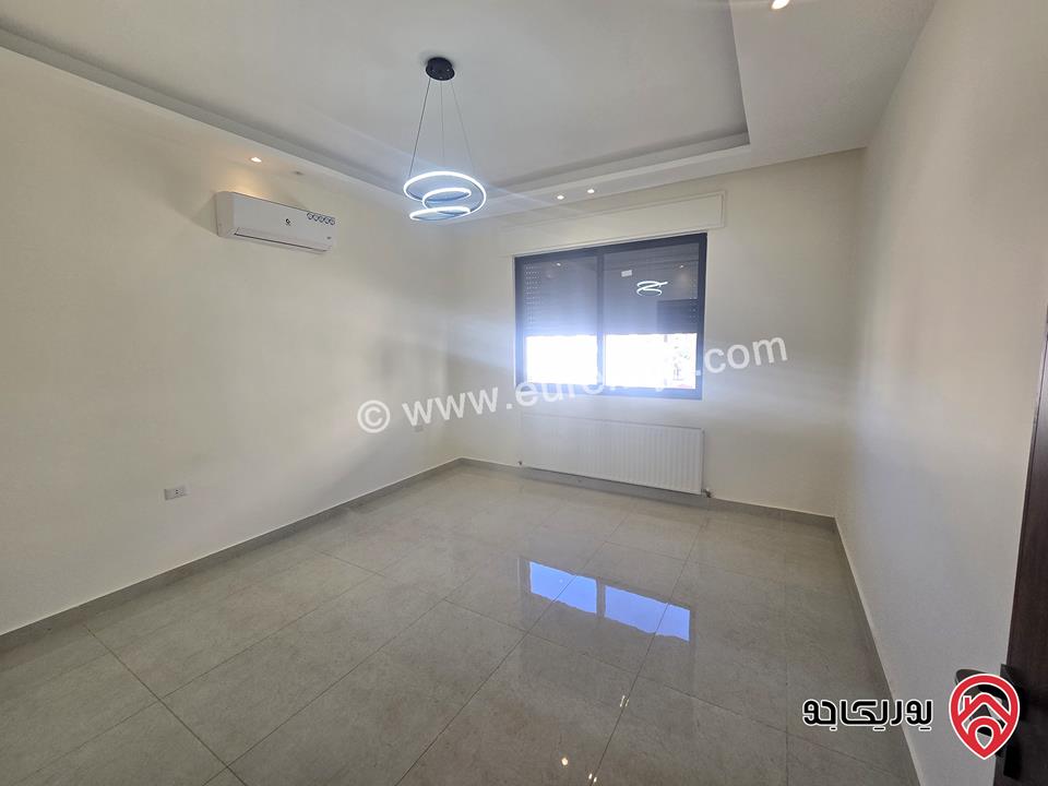 شقة طابق ثالث جديدة مساحة 180م للإيجار الفارغ في عمان - الرابية