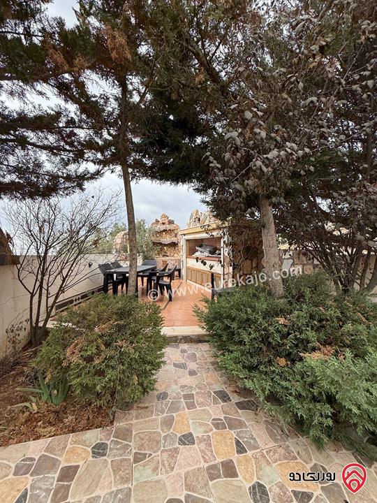 فيلا دوبلكس مساحة 300م على أرض 480م للبيع في مغاريب السلط 