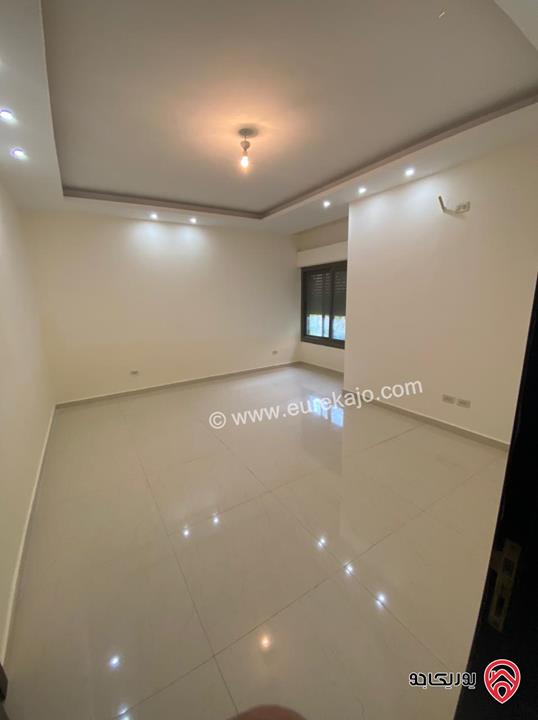 شقة تسوية طابقية مساحة 270م داخلي و 50م خارجي للإيجار في عمان - دير غبار