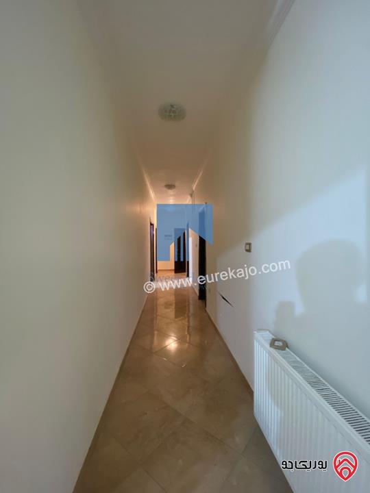 شقة مميزة طابق ارضي معلق 135م تشطيب سوبر ديلوكس للبيع في عمان - خلدا