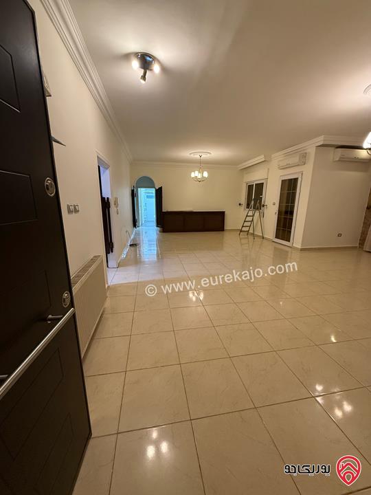 شقة مساحة 170م طابق ثاني مع مصعد عمارة هادئة عائلات للإيجار  في عمان - دير غبار