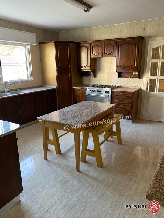 First-Floor Apartment – 265 m² for rent in Amman - Sweifieh