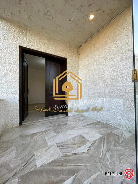 شقة فارغة طابق ارضي مساحة 200م داخلي وخارجي 250م للايجار في عمان - حي الصحابة 