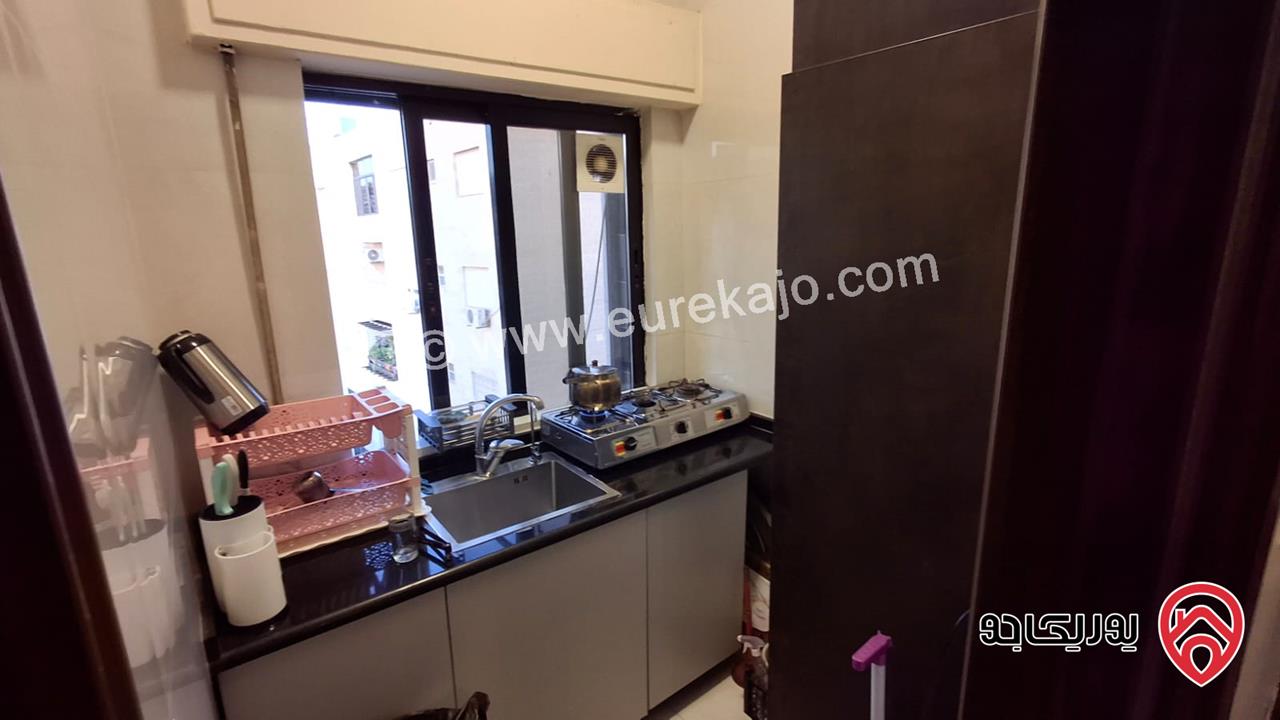 شقة فاخرة مفروشة طابق أخير مع روف مساحة 300م للايجار في عمان - الرابية