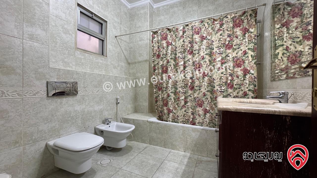 Unfurnished 4 Bedroom Apartment 300 Sqm for rent in Amman - 5th Circle