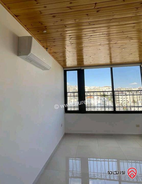 روف فارغ مساحة 160م داخلي و 40م خارجي للإيجار في عمان - ام السماق 