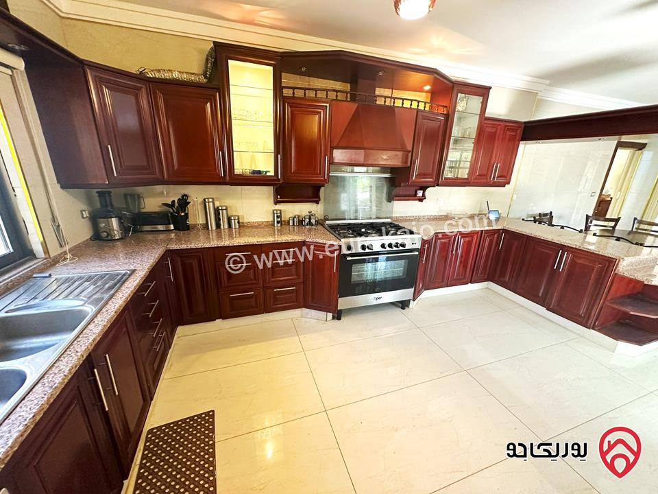 فيلا مفروشة مساحة 640م على أرض 510م للبيع في عمان - دابوق حوض الذهبية