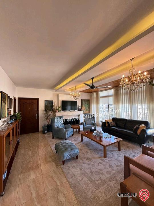 شقة طابق ثالث مساحة 174م + روف 150م للبيع في عمان - السابع 