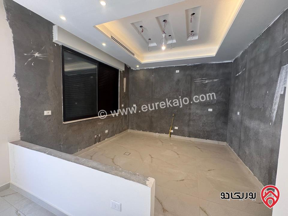 شقة للبيع في عمان - دابوق طابق ارضي مساحة البناء 185م و الترس 35م موقع مميز