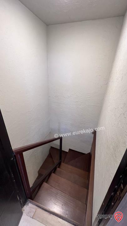 شقة طابق أخير مع روف مساحة 280م باطلالة خلابة للبيع في عمان - ضاحية النخيل من المالك مباشرة 