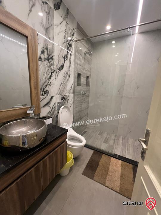 شقة مفروشة أرضية مفروشة مساحة 140م داخلي و 130م خارجي للايجار في عمان - عبدون