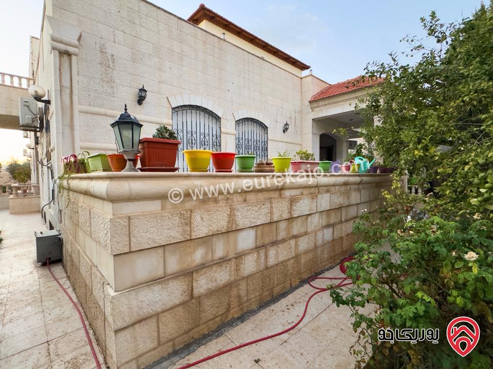 فيلا مساحة 678م على أرض 3 دونم و 439م للبيع في الزرقاء - الرصيفة - حي الجندي